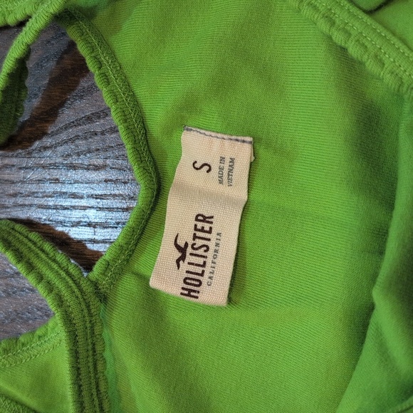 Vibrant Green Tank Top - Picture 3 of 3